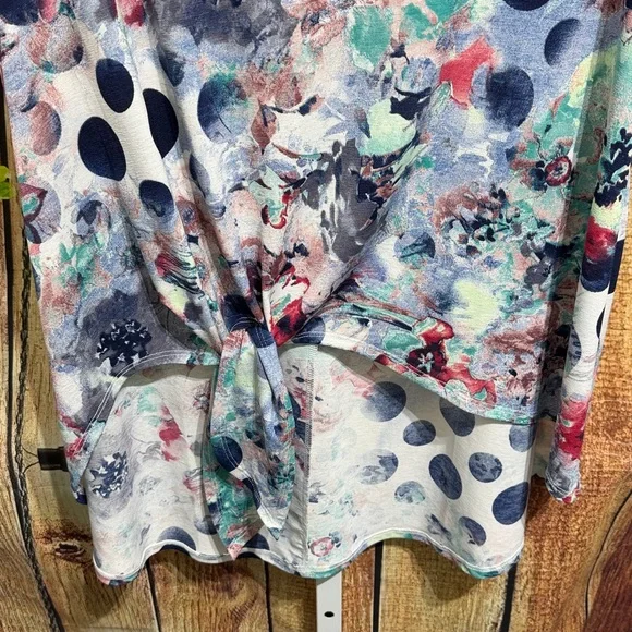 🚨(4/$10) Annabelle Twist Front Blouse Size L - Picture 3 of 4